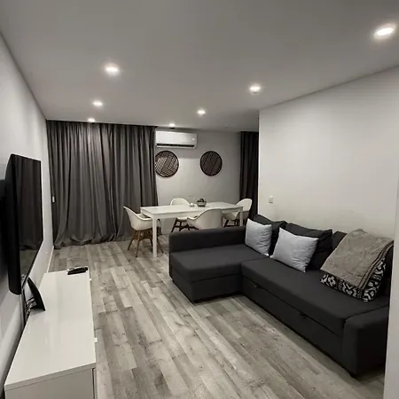 Comfortable And Cozy 2-bedroom *