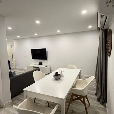 Appartement Comfortable And Cozy 2-bedroom *